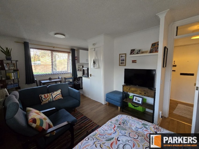 Images for Elliot Close, Totton