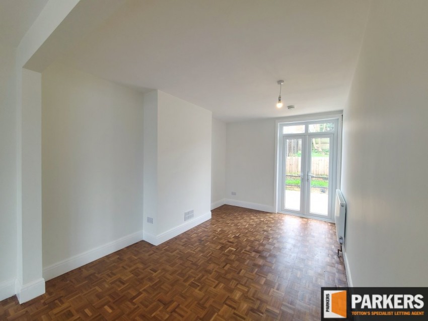 Images for King Georges Avenue, Shirley
